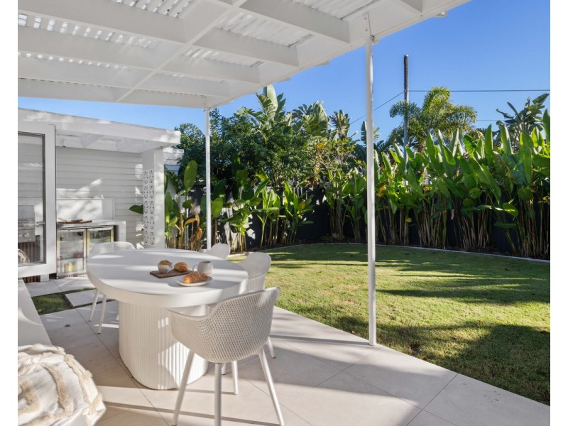 23 Savoy Drive, Broadbeach Waters QLD 4218