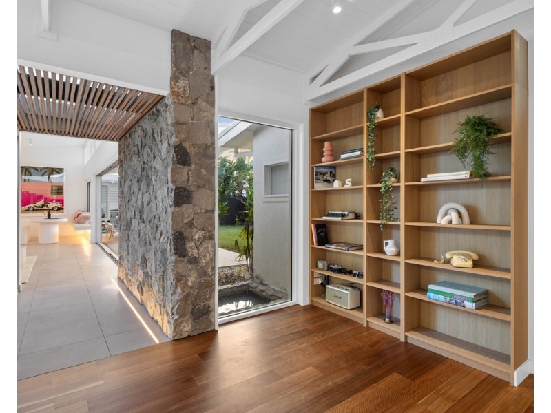 23 Savoy Drive, Broadbeach Waters QLD 4218