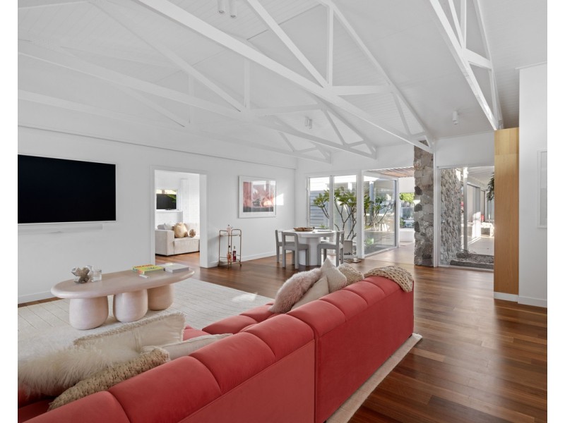23 Savoy Drive, Broadbeach Waters QLD 4218
