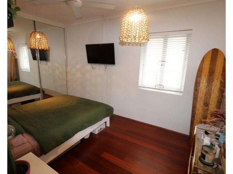 6 Anzac Parade, Burleigh Heads QLD 4220