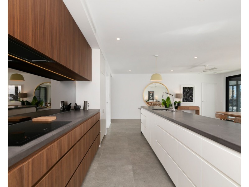 2/1 Nathan Street, Burleigh Heads QLD 4220