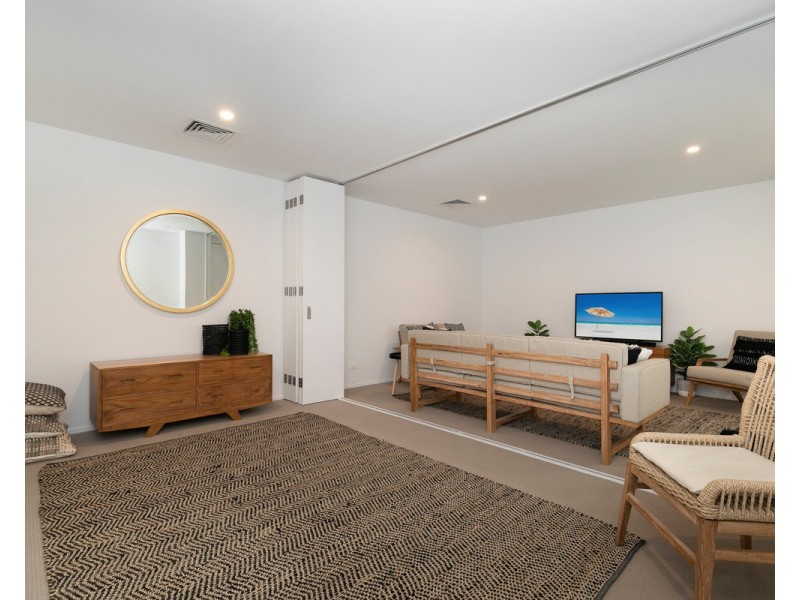 2/1 Nathan Street, Burleigh Heads QLD 4220