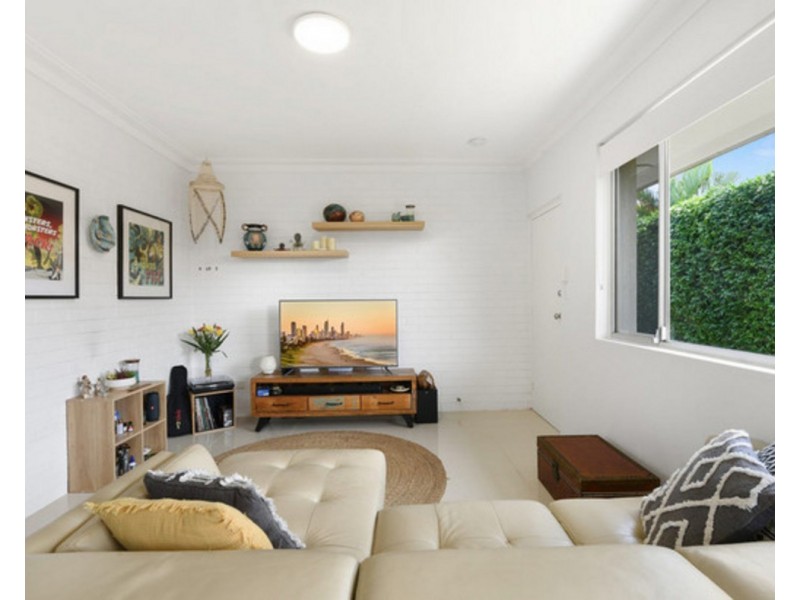 2/8 Russell Court, Miami QLD 4220