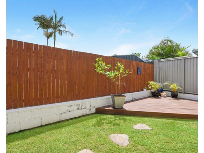 2/8 Russell Court, Miami QLD 4220