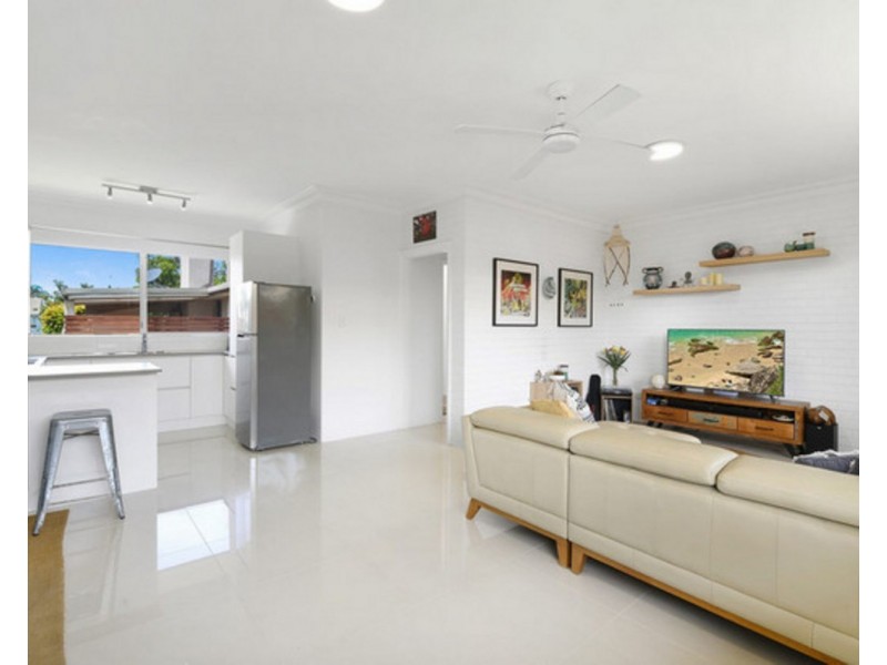 2/8 Russell Court, Miami QLD 4220