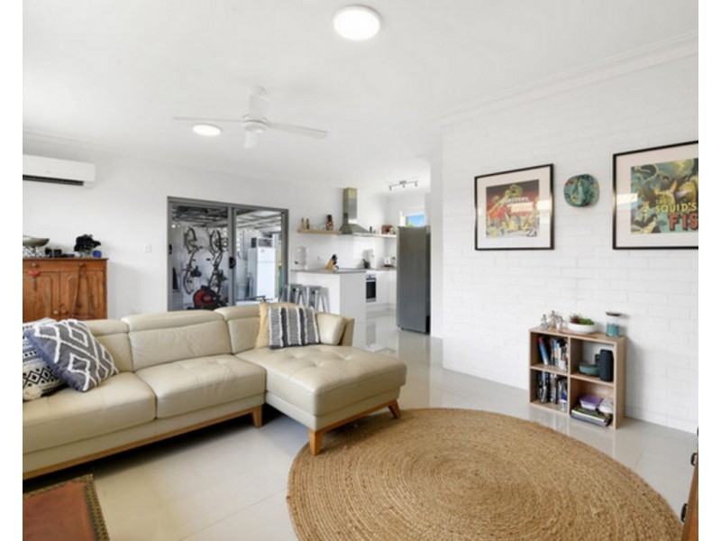 2/8 Russell Court, Miami QLD 4220