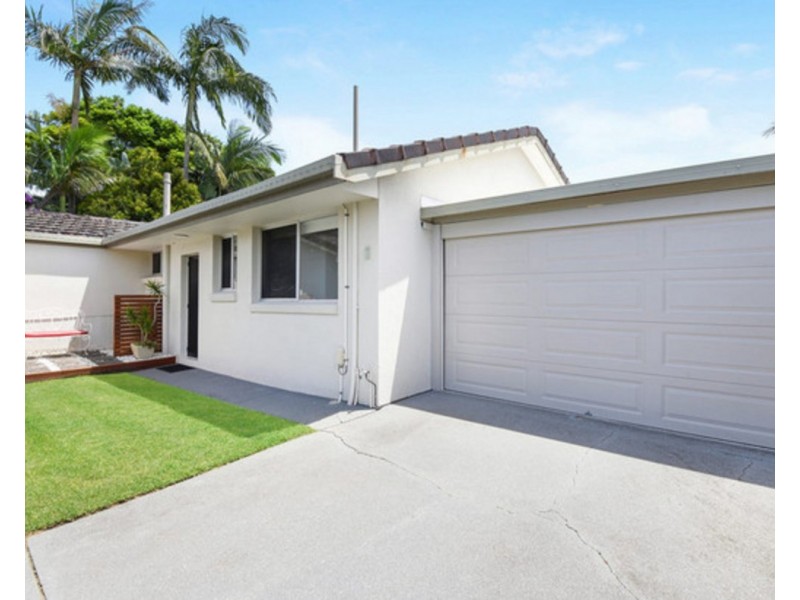 2/8 Russell Court, Miami QLD 4220