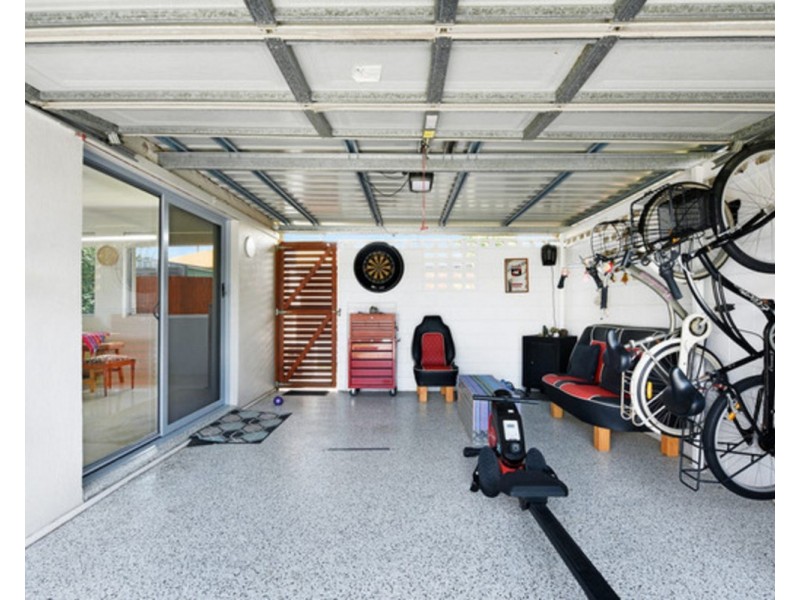 2/8 Russell Court, Miami QLD 4220