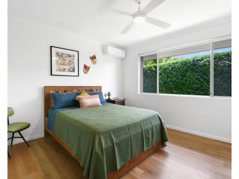 2/8 Russell Court, Miami QLD 4220