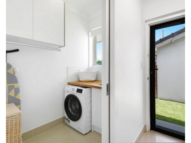 2/8 Russell Court, Miami QLD 4220