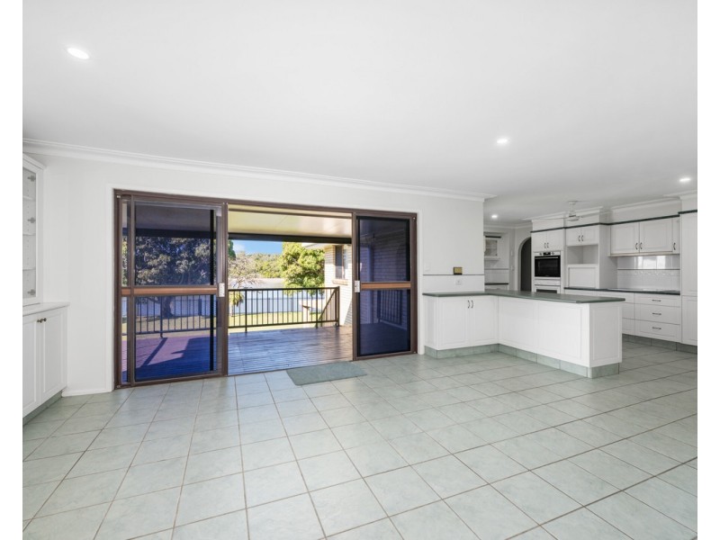 28 Tallebudgera Creek Road, Burleigh Heads QLD 4220
