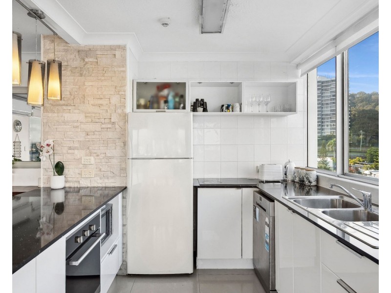 4F/52 Goodwin Terrace, Burleigh Heads QLD 4220