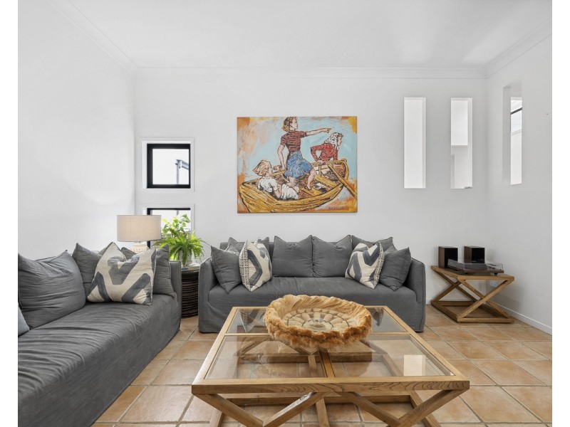 4/6 Burrabee Street, Burleigh Heads QLD 4220