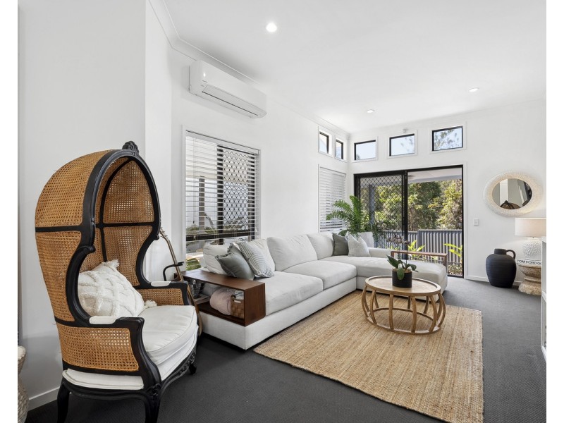 4/6 Burrabee Street, Burleigh Heads QLD 4220