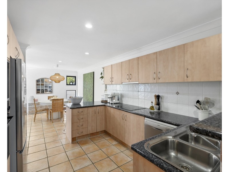 4/6 Burrabee Street, Burleigh Heads QLD 4220