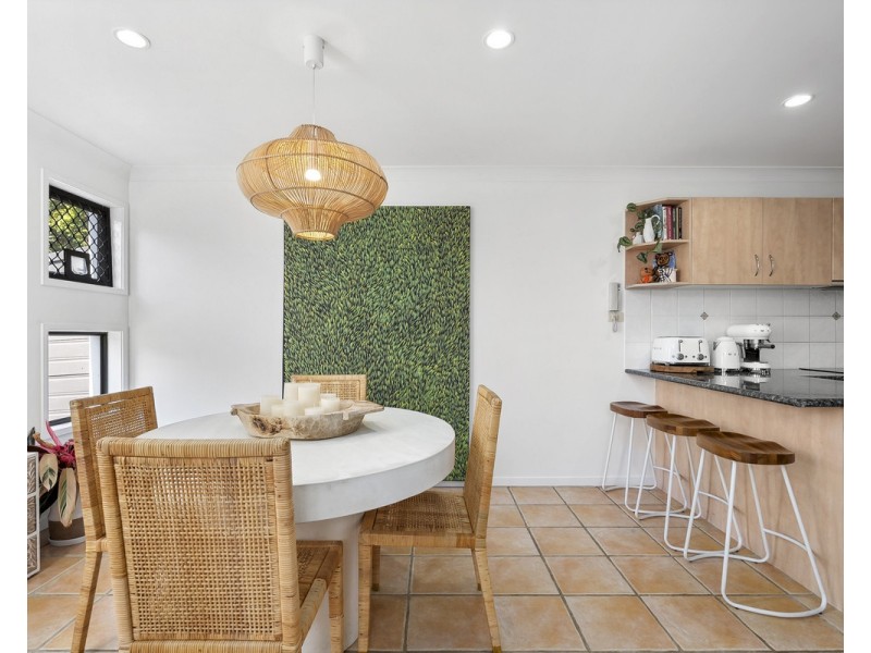 4/6 Burrabee Street, Burleigh Heads QLD 4220