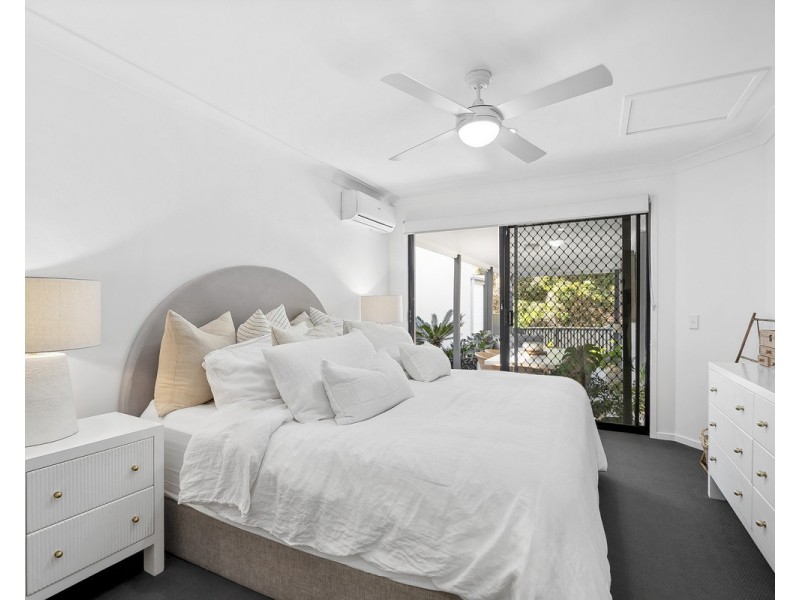 4/6 Burrabee Street, Burleigh Heads QLD 4220