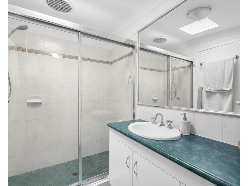 4/6 Burrabee Street, Burleigh Heads QLD 4220