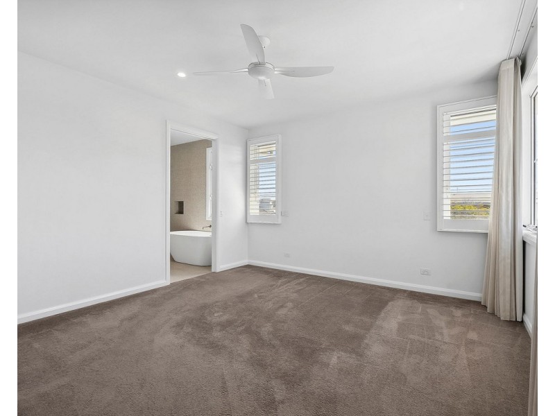 1/34 stephens Street, Burleigh Heads QLD 4220