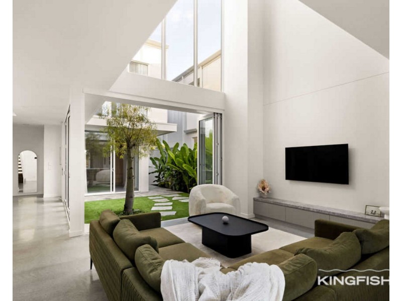 8B Marlin Court, Palm Beach QLD 4221