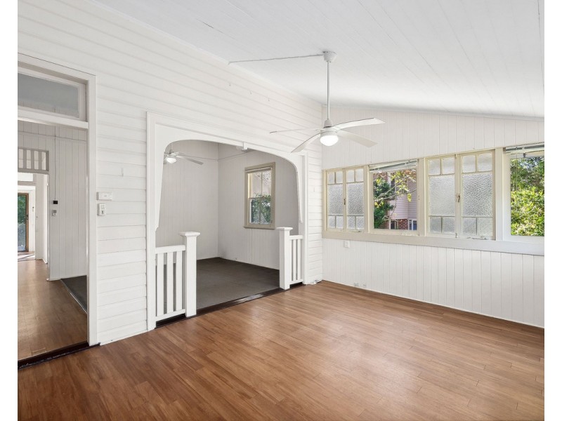 26 Tallebudgera Creek Road, Burleigh Heads QLD 4220