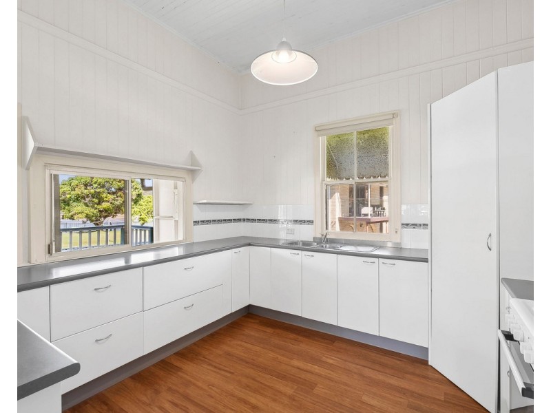 26 Tallebudgera Creek Road, Burleigh Heads QLD 4220