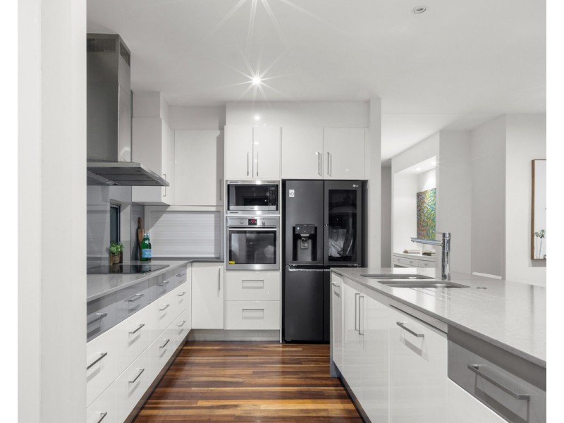 9 Hill Avenue, Burleigh Heads QLD 4220