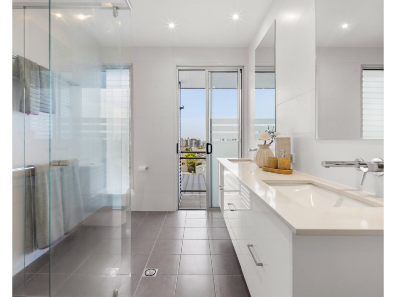 9 Hill Avenue, Burleigh Heads QLD 4220