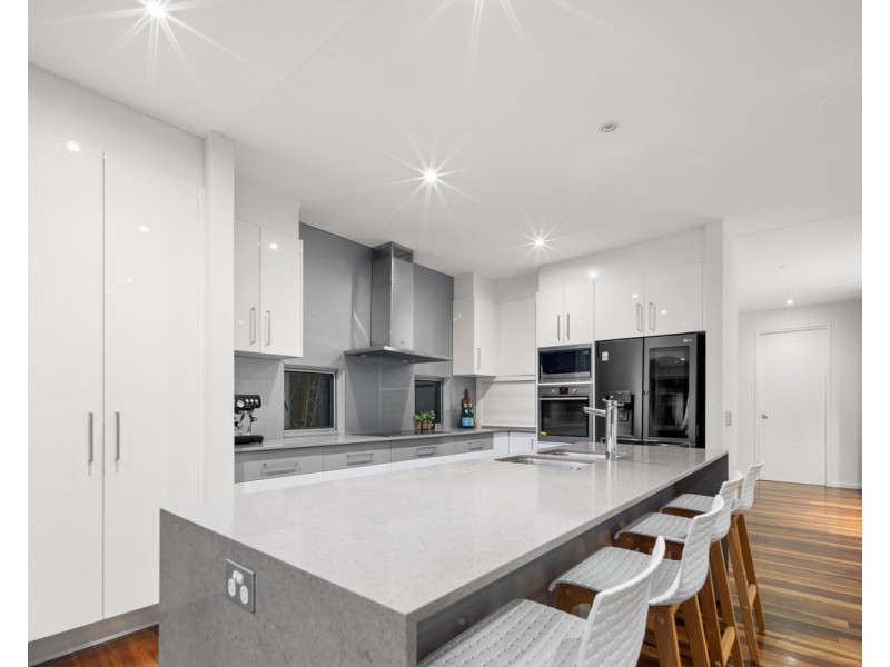 9 Hill Avenue, Burleigh Heads QLD 4220