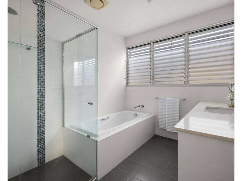 9 Hill Avenue, Burleigh Heads QLD 4220