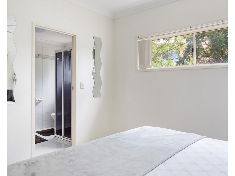 1/25 Lather Street, Southport QLD 4215