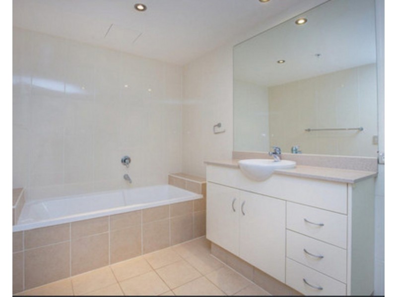 2305/1 Como Crescent, Southport QLD 4215