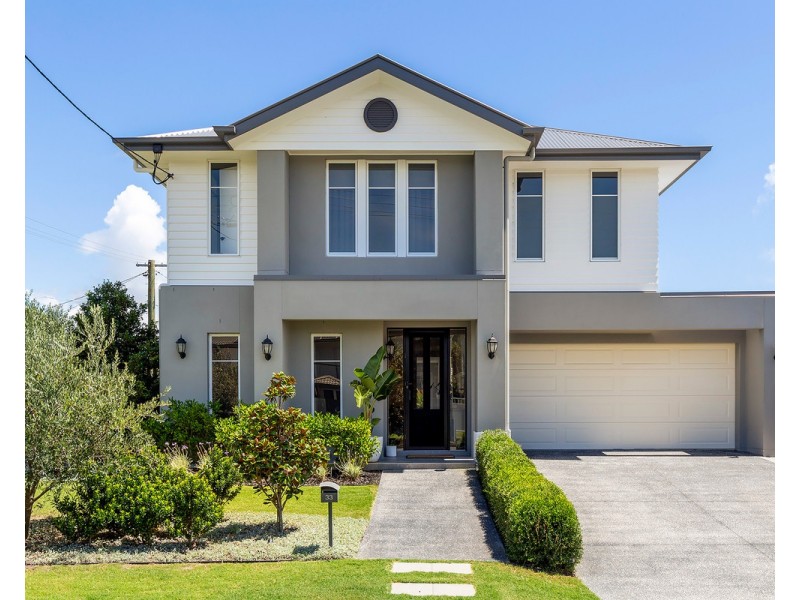 33 Sandpiper Drive, Burleigh Waters QLD 4220