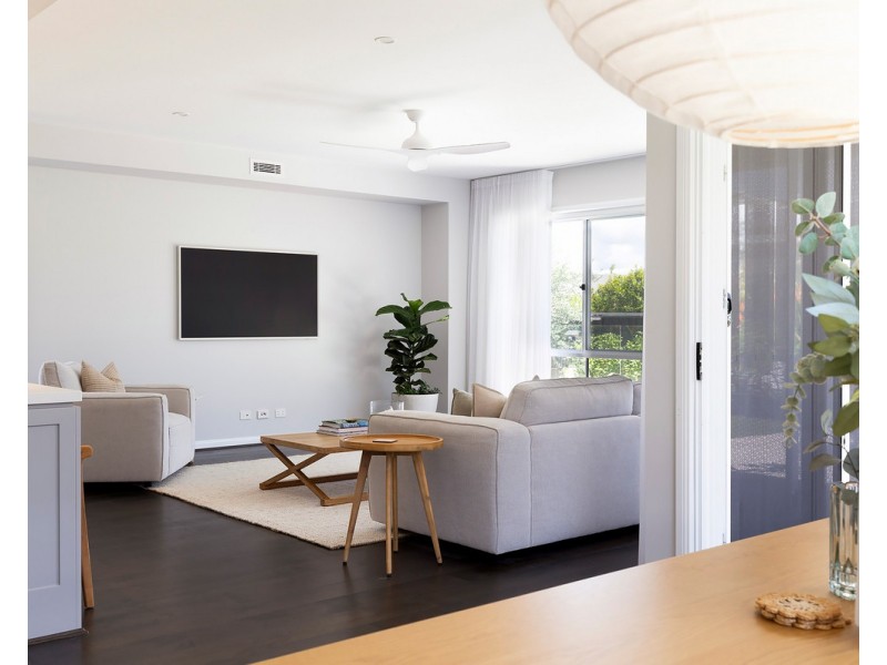 33 Sandpiper Drive, Burleigh Waters QLD 4220