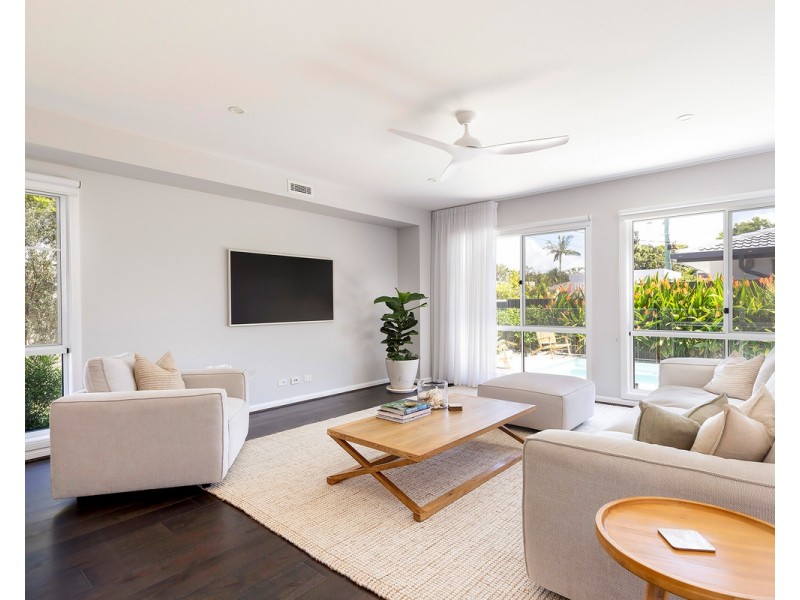 33 Sandpiper Drive, Burleigh Waters QLD 4220