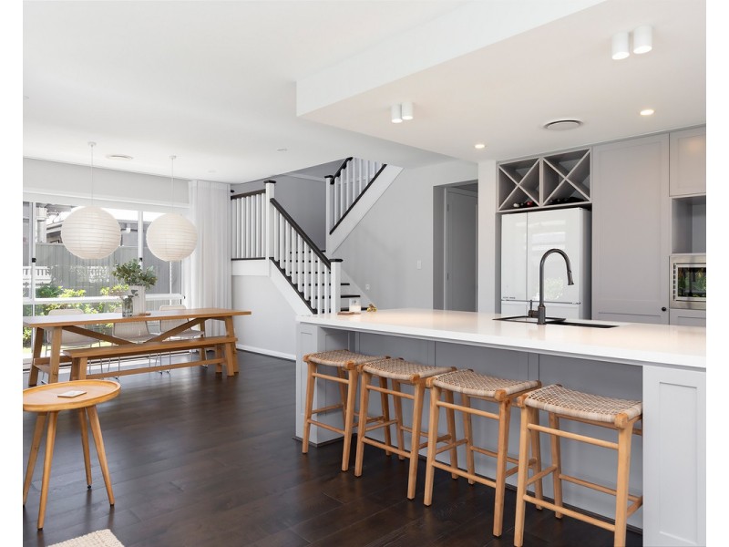 33 Sandpiper Drive, Burleigh Waters QLD 4220