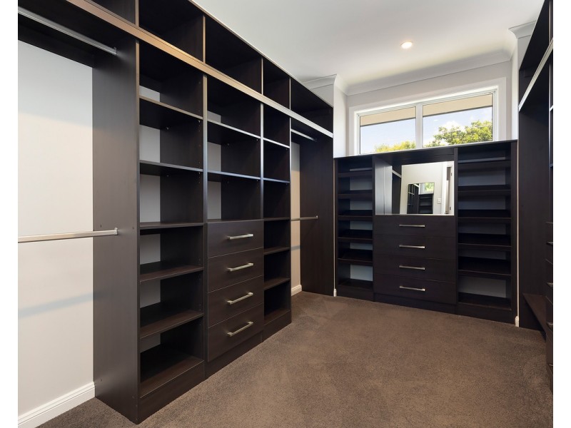 33 Sandpiper Drive, Burleigh Waters QLD 4220