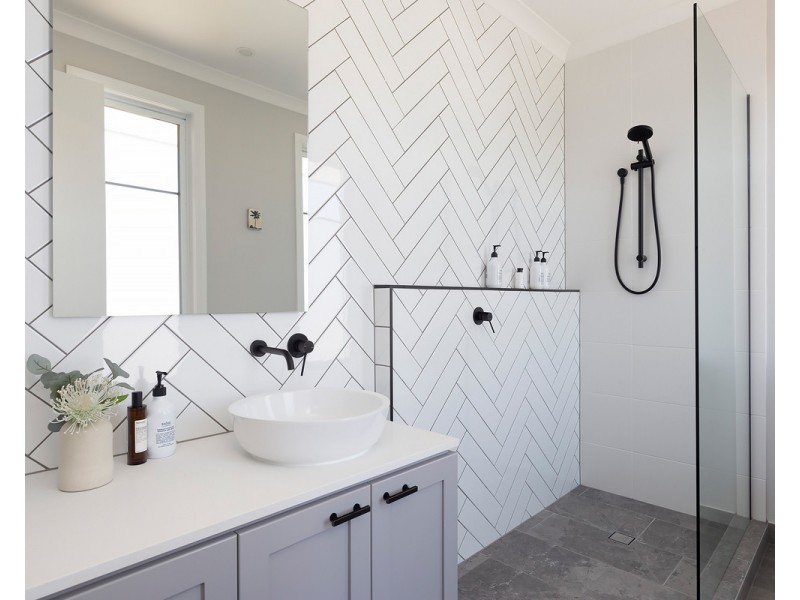 33 Sandpiper Drive, Burleigh Waters QLD 4220