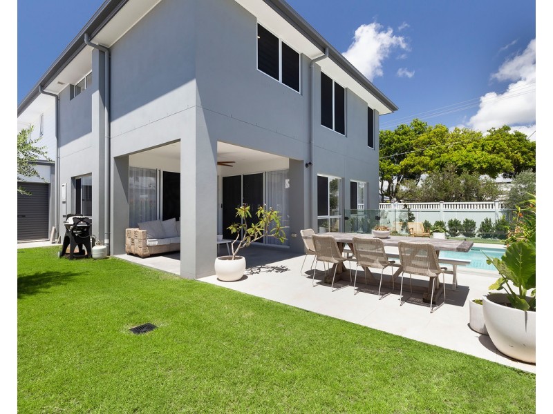 33 Sandpiper Drive, Burleigh Waters QLD 4220