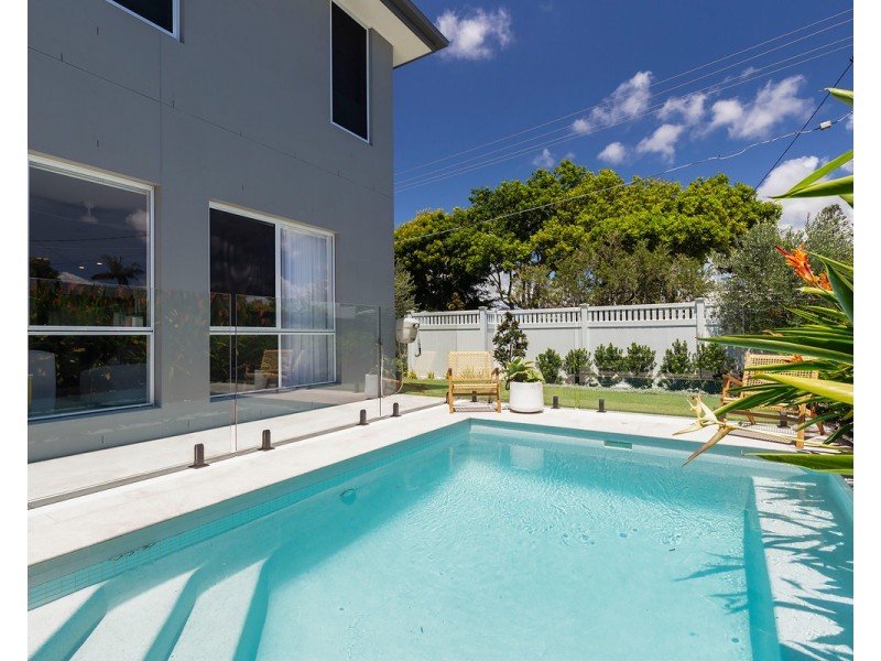 33 Sandpiper Drive, Burleigh Waters QLD 4220