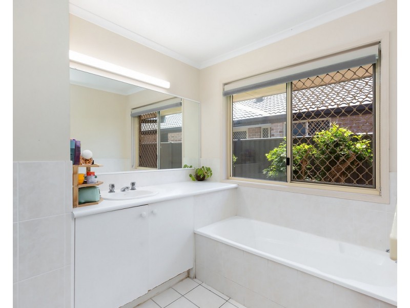 92 Coronet Crescent, Burleigh Waters QLD 4220
