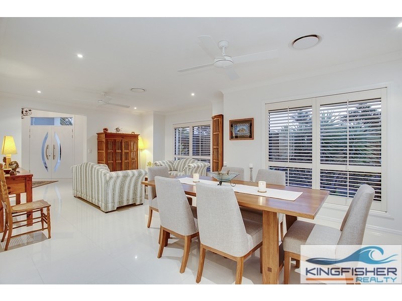 154 Dunlin Drive, Burleigh Waters QLD 4220