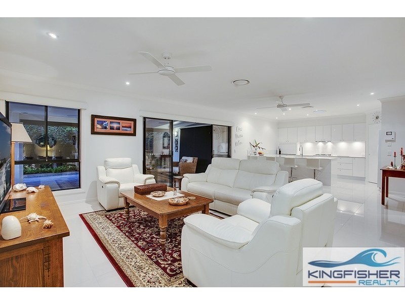 154 Dunlin Drive, Burleigh Waters QLD 4220
