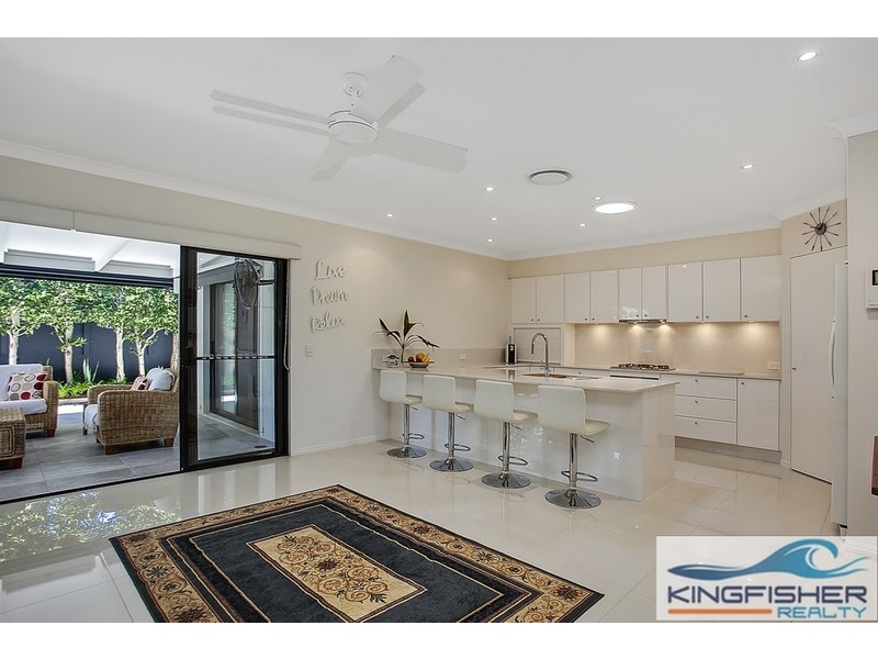 154 Dunlin Drive, Burleigh Waters QLD 4220