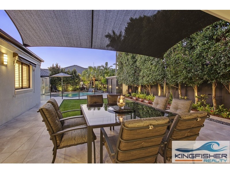 154 Dunlin Drive, Burleigh Waters QLD 4220