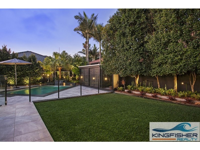 154 Dunlin Drive, Burleigh Waters QLD 4220