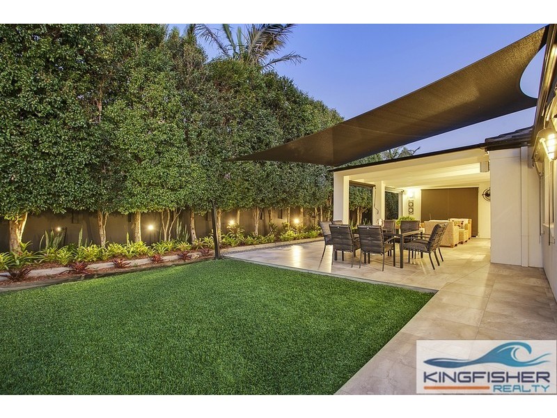 154 Dunlin Drive, Burleigh Waters QLD 4220