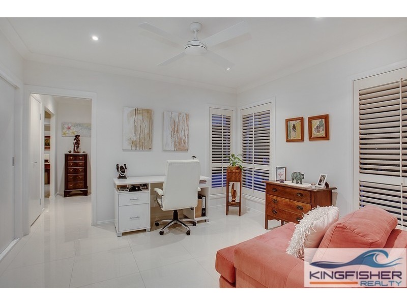 154 Dunlin Drive, Burleigh Waters QLD 4220