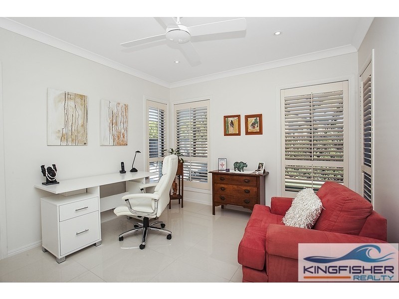 154 Dunlin Drive, Burleigh Waters QLD 4220
