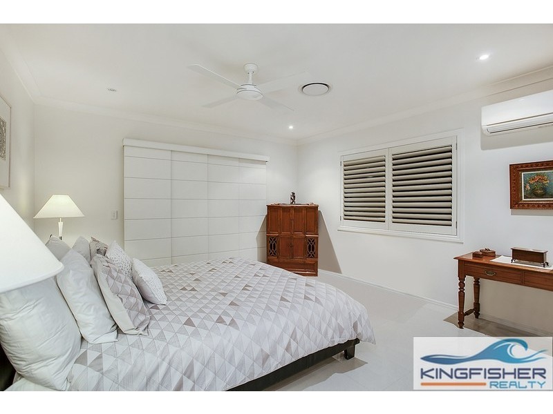 154 Dunlin Drive, Burleigh Waters QLD 4220